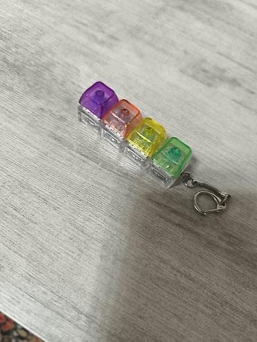 Жеке буюмдар: Брелок-головоломка из прозрачных цветных кубиков. - Компактный брелок — 1