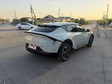 машина 300 мин: Kia EV6: 2022 г., 5 л, Автомат, Электромобиль, Кроссовер — 1
