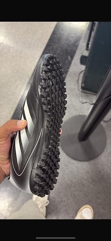 Футбольные бутсы/сороконожки Adidas - Тип: сороконожки - Верх