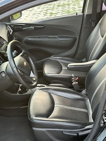 Транспорт: Chevrolet Spark: 2018 г., 1 л, Вариатор, Бензин, Хэтчбэк — 10