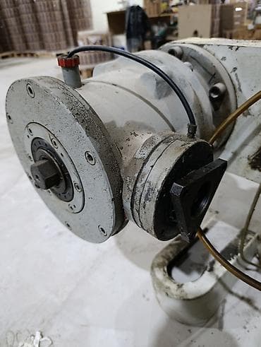 Редукторный узел с тормозом и валом-выходом (под шестигранник)