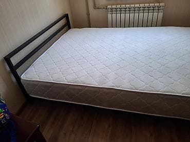 Двуспальная кровать, Б/у, С матрасом, длина - 200 см