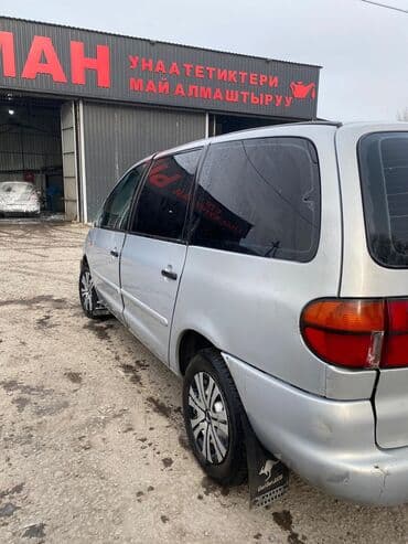 авто в рассрочку с первоначальным взносом: Volkswagen Sharan: 1996 г., 2 л, Механика, Газ, Универсал — 7