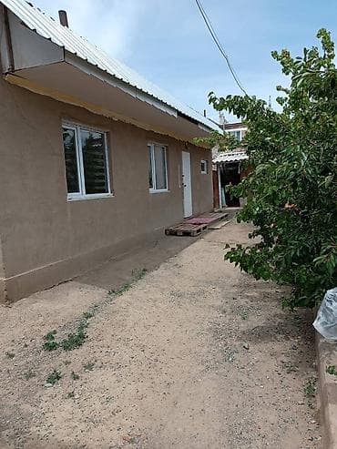 Продается 2хэтажный дом 6комнат,имеется сан узелгоряч холод вода