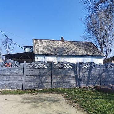 Үй сатылат Кожомкул (Военно-Антоновка) айылы. 4 ком. жер үй (стена