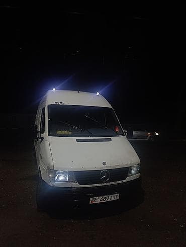 195 r15: Легкий грузовик, Mercedes-Benz — 1