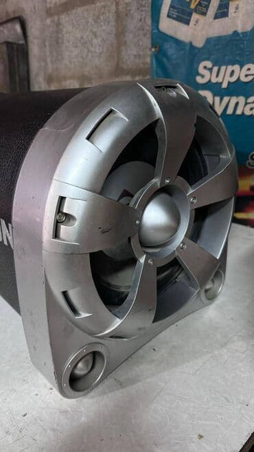 Микрофондор: Subwoofer встроенные усилитель, мощность 1200 Вт
Питание 12 В — 2