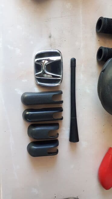 Заглушки на задний дворник на автомашину Хонда