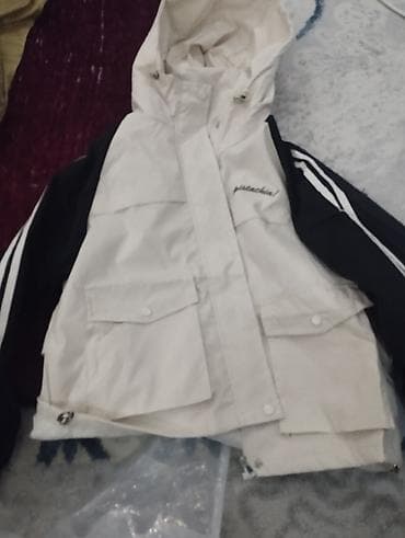 Блузки: Спортивная куртка с капюшоном, двухцветная - Материал: плотная ткань — 2