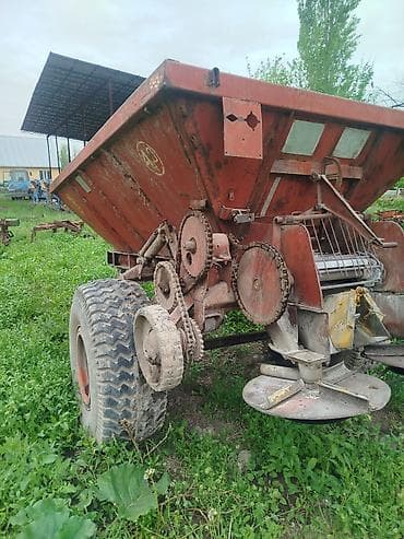 мтз 1222: Разбрасыватель минеральных удобрений прицепн. 4 тоник. Продаю СК5 — 2