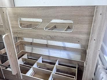 кровать детская двухъярусная: Срочно. Двухъярусная детская кровать. Размеры высота 1.60, длина — 7