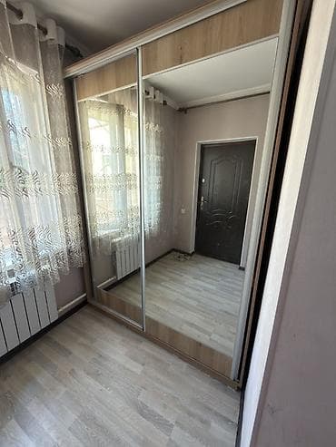 Шкаф купе, Б/у, С зеркалом, Дерево at lalafo.kg Шкаф купе, Б/у, С зеркалом, Дерево