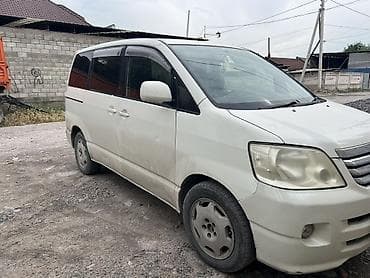гур носос: Toyota Noah: 2003 г., 2 л, Автомат, Бензин, Минивэн — 2