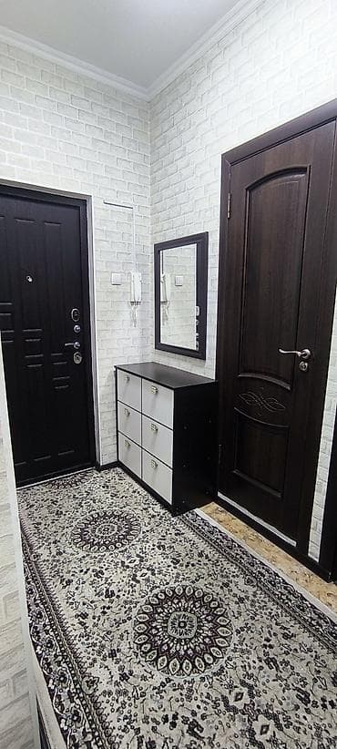горам: 3 комнаты, 78 м², 105 серия, 3 этаж, Дизайнерский ремонт — 1