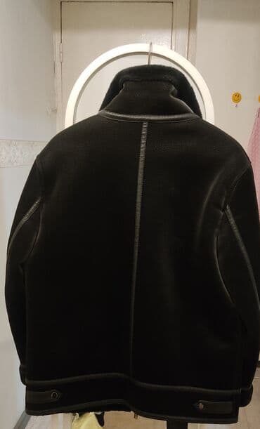 Плащи: Продаю Мужская дублёнка (пилот) черного цвета. 52 размер. - Материал — 3