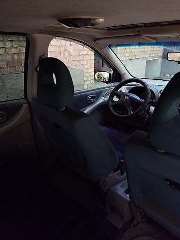 Nissan Almera Tino: 2001 г., 2 л, Автомат, Газ, Минивэн