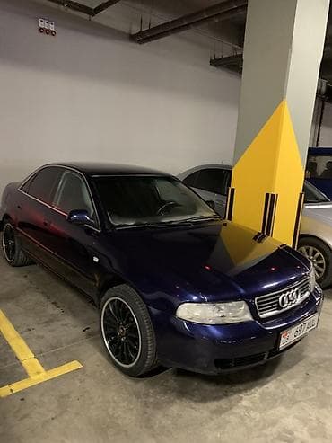 Audi A4: 1999 г., 2.4 л, Механика, Газ, Седан