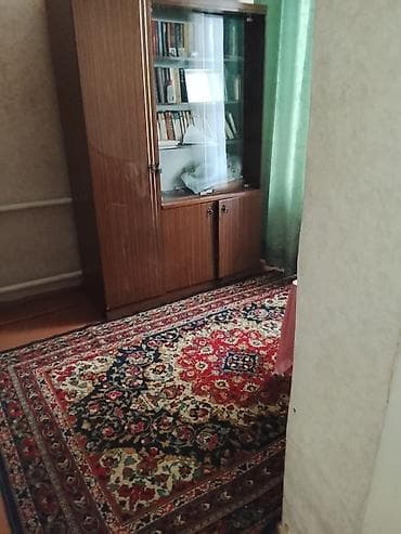 Продажа домов: Продается большой дом с плодоносным участком на у.На участке имеются — 5