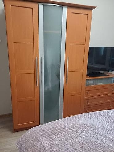 Спальный гарнитур в классическом стиле, цвет – тёплый бук/вишня — 1