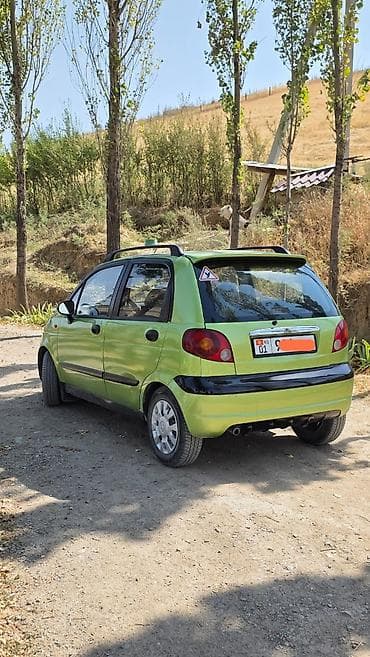 Microcar: Компактный городской хэтчбек зеленого цвета. Основные характеристики — 5
