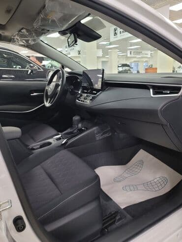 срочно в связи с переездом: Toyota Corolla: 2024 г., 1.8 л, Вариатор, Бензин — 5