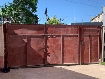 Распашные ворота: Металлические распашные ворота с калиткой - Материал: стальной каркас — 2