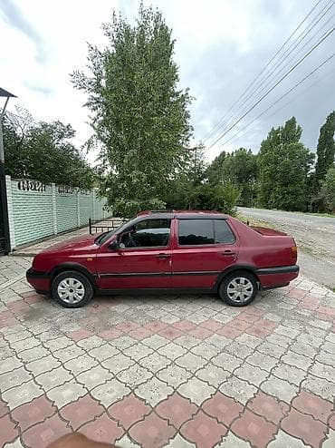 вента: Volkswagen Vento: 1994 г., 1.8 л, Механика, Бензин, Седан — 1