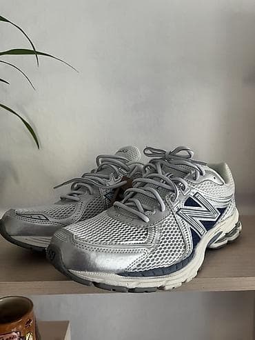 кызыл бел: Эркектердин кроссовкасы, 47, New Balance, Жаңы, түсү - Күмүш, Өзү алып кетүү — 1