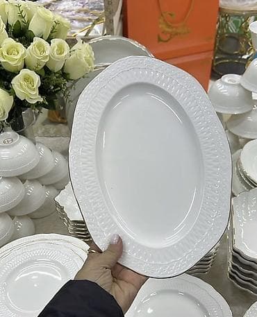 продаю фарфор: Белоснежный столовый сервиз из тонкого фарфора с рельефным узором и — 9