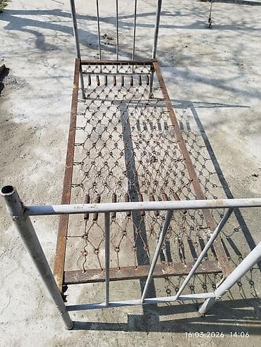 Мебель: Металлическая односпальная кровать с пружинным основанием (сеткой) — 2