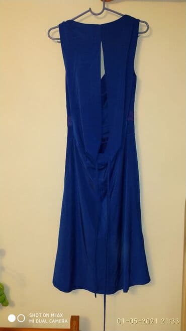 брендовая куртка: Синее лёгкое платье, чуть выше колен, спереди кочелькой сделано — 2