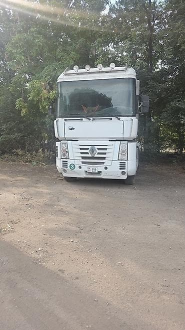 neta ls: Тягач, Renault, 2002 г., Без прицепа — 1