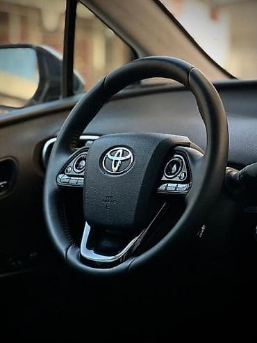 саларис 2015: Toyota Prius: 2017 г., 1.8 л, Вариатор, Гибрид, Хэтчбэк — 5