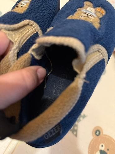 польские домашние тапочки: Детские тапочки Gezer тёмно-синего цвета с аппликацией в виде — 2
