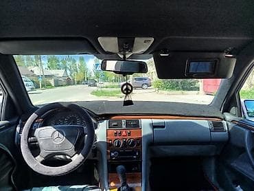 gen kg: Mercedes-Benz E-Class: 1995 г., Седан — 8