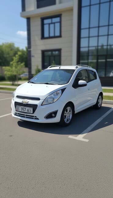 скутер на бензине: Chevrolet Spark: 2015 г., 1 л, Вариатор, Бензиновая, Хэтчбэк — 3