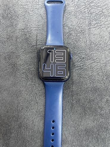 Apple Watch Series 6, 44 мм (алюминий), синий корпус и синий
