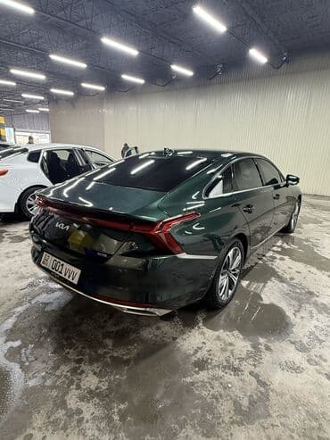 спортивные авто: Kia : 2022 г., 1.6 л, Автомат, Гибрид, Седан — 4