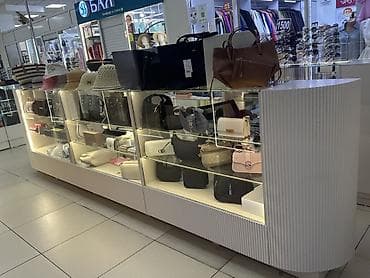 center: Сдается половина островка 3 витрины в аренду.
Караван 3 этаж — 2