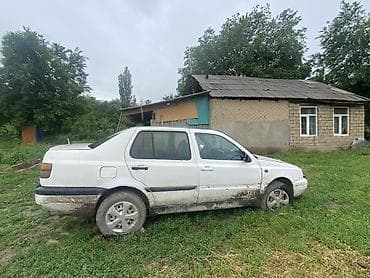 кок талаа: Volkswagen Vento: 1992 г., Кол менен иштөөчү, Седан — 2