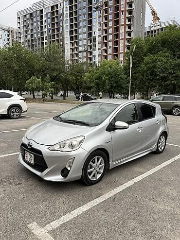 Продажа авто: Toyota Prius C: 2017 г., 1.5 л, Автомат, Гибрид, Хэтчбэк — 1