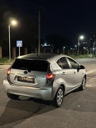 Продажа авто: Toyota Prius C: 2012 г., 1.5 л, Вариатор, Гибрид, Хэтчбэк — 6