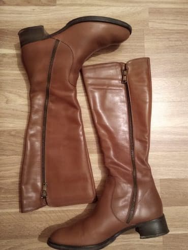 женская модельная обувь больших размеров: Продаю демисезонные сапоги 38 размер, коричневые, с высоким голенищем — 4