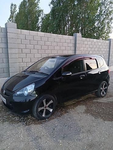 Продажа авто: Honda Fit: 2004 г., 1.5 л, Вариатор, Бензин, Хэтчбэк — 3