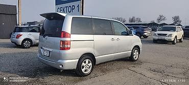 вокси ноах: Toyota Noah: 2003 г., 2 л, Автомат, Бензин, Минивэн — 4