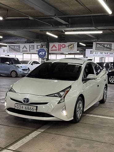 prius: Toyota Prius: 2018 г., Гибрид, Хэтчбэк — 3