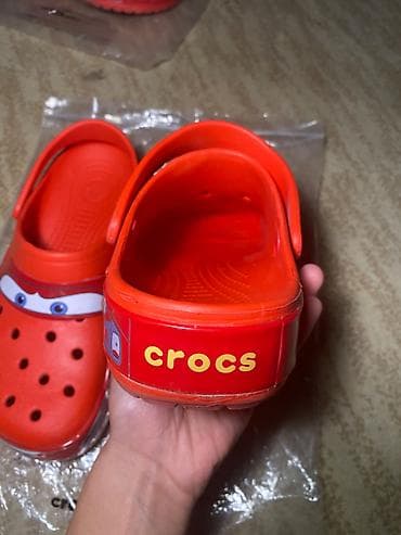 Детская обувь: Детские кроксы Crocs x Disney/Pixar Cars — модель с Молнией Маккуином — 4