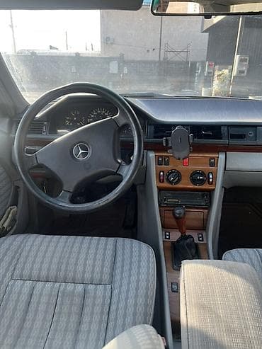 плата мерседес: Mercedes-Benz E-Class: 1991 г., 2.6 л, Ручные, Бензин, Седан — 4