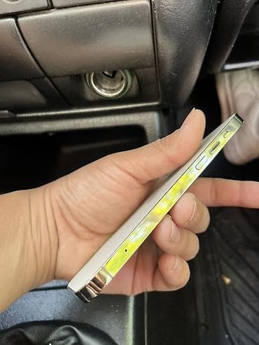 phone 5s: IPhone 12 Pro, Золотой — 4