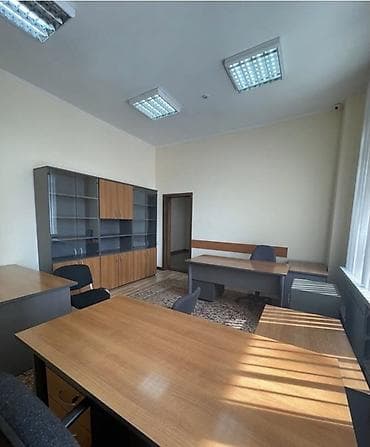 Недвижимость: Сдается офисное помещение на первой линии в центре города! Район — 8